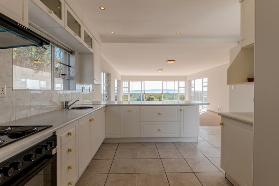 4 Bedroom Property for Sale in Middedorp Western Cape